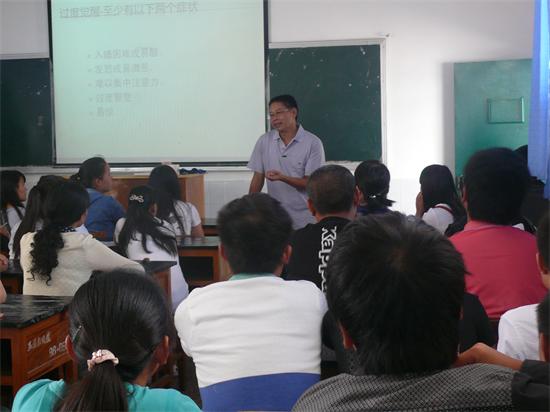 學生處長張輝老師講話.JPG